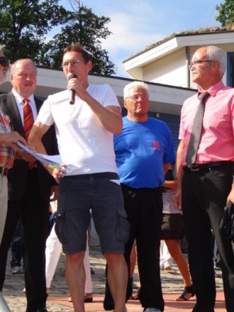 Bilder vom Festumzug aus Anlass des Jubilums 150 Jahre organisierter Sport in der Bernsteinstadt  Ribnitz-Damgarten am 24. August 2013 . Foto: Eckart Kreitlow