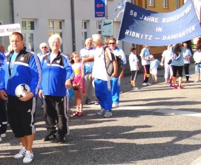 Bilder vom Festumzug aus Anlass des Jubilums 150 Jahre organisierter Sport in der Bernsteinstadt  Ribnitz-Damgarten am 24. August 2013 . Foto: Eckart Kreitlow