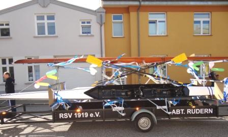 Bilder vom Festumzug aus Anlass des Jubilums 150 Jahre organisierter Sport in der Bernsteinstadt  Ribnitz-Damgarten am 24. August 2013 . Foto: Eckart Kreitlow