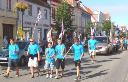 Bilder vom Festumzug aus Anlass des Jubilums 150 Jahre organisierter Sport in der Bernsteinstadt  Ribnitz-Damgarten am 24. August 2013 . Foto: Eckart Kreitlow