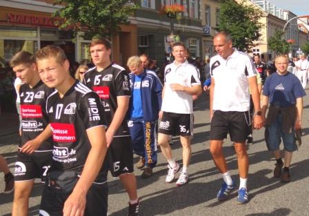 Bilder vom Festumzug aus Anlass des Jubilums 150 Jahre organisierter Sport in der Bernsteinstadt  Ribnitz-Damgarten am 24. August 2013 . Foto: Eckart Kreitlow