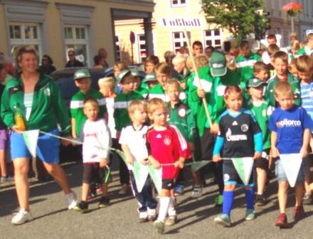 Bilder vom Festumzug aus Anlass des Jubilums 150 Jahre organisierter Sport in der Bernsteinstadt  Ribnitz-Damgarten am 24. August 2013 . Foto: Eckart Kreitlow