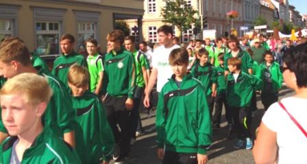 Bilder vom Festumzug aus Anlass des Jubilums 150 Jahre organisierter Sport in der Bernsteinstadt  Ribnitz-Damgarten am 24. August 2013 . Foto: Eckart Kreitlow