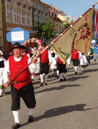 Bilder vom Festumzug aus Anlass des Jubilums 150 Jahre organisierter Sport in der Bernsteinstadt  Ribnitz-Damgarten am 24. August 2013 . Foto: Eckart Kreitlow