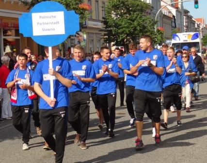 Bilder vom Festumzug aus Anlass des Jubilums 150 Jahre organisierter Sport in der Bernsteinstadt  Ribnitz-Damgarten am 24. August 2013 . Foto: Eckart Kreitlow