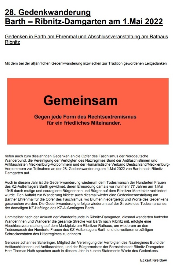 Abschlussveranstaltung der 28. Gedenkwanderung von Barth nach Ribnitz-Damgarten am 1. Mai 2022 an der Gedenktafel am Ribnitz-Damgartener Rathaus. Genosse Johannes Scheringer, Mitglied der Vereinigung der Verfolgten des Naziregimes Bund der Antifaschistinnen und Antifaschisten, und der Brgermeister der Bernsteinstadt Ribnitz-Damgarten Herr Thomas Huth sprachen in kurzen Statements Worte des Gedenkens. Foto: Eckart Kreitlow