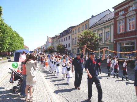 Bilder vom 9. Bernsteinfest in Ribnitz-Damgarten am 8.Juni 2013. Foto: Eckart Kreitlow