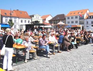 Bilder vom 9. Bernsteinfest in Ribnitz-Damgarten am 8.Juni 2013. Foto: Eckart Kreitlow