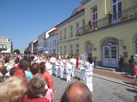 Bilder vom 9. Bernsteinfest in Ribnitz-Damgarten am 8.Juni 2013. Foto: Eckart Kreitlow