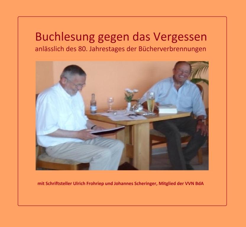 Buchlesung gegen das Vergessen mit Schriftsteller Ulrich Frohriep und Johannes Scheringer, Mitglied der VVN BdA, am 20. Juni 2013 in Ribnitz-Damgarten - Lesungen aus Anlass des 80. Jahrestags der NS-Bcherverbrennungen nach der Machtergreifung Hitlers 1933 - Lesung aus dem Buch 'Die Juden und ihre Einbrgerung in Ribnitz'  aus der Geschichte der Stadt und des Klosters Ribnitz von Paul Khl 