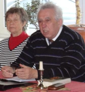 Buchlesung mit Egon Krenz, ehemaliger Generalsekretr des ZK der SED und ehemaliger Vorsitzender des Staatsrates und des Nationalen Verteidigungsrates der DDR, am 24.November 2013 in Redebas, Landkreis Vorpommern-Rgen, zu seinem jngsten Buch Walter Ulbricht - Zeitzeugen erinnern sich, dessen Herausgeber Egon Krenz auch ist. Foto: Eckart Kreitlow