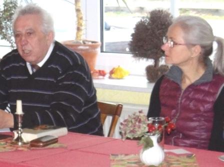 Buchlesung mit Egon Krenz, ehemaliger Generalsekretr des ZK der SED und ehemaliger Vorsitzender des Staatsrates und des Nationalen Verteidigungsrates der DDR, am 24.November 2013 in Redebas, Landkreis Vorpommern-Rgen, zu seinem jngsten Buch Walter Ulbricht - Zeitzeugen erinnern sich, dessen Herausgeber Egon Krenz auch ist. Foto: Eckart Kreitlow