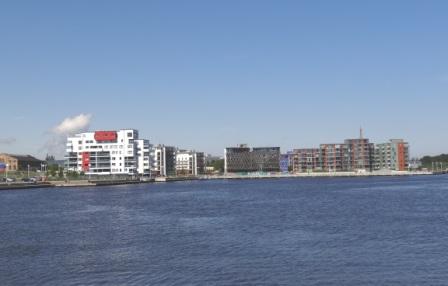 Blick auf die Warnow vom Kabutzenhof am Stadthafen der Hansestadt Rostock. Foto: Eckart Kreitlow