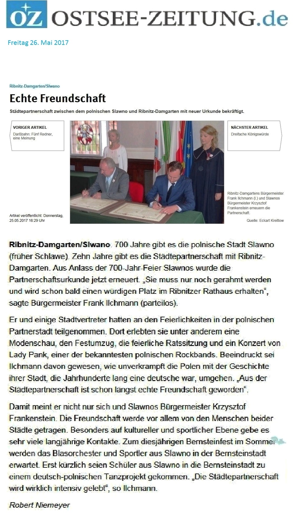 700 Jahre Partnerstadt von Ribnitz-Damgarten Sławno - Beitrag mit Foto in der Ostsee-Zeitung am 26. Mai 2017 | Titelzeile Echte Freundschaft | Autor: Robert Niemeyer - Feierliche Unterzeichnung der Verlngerung des Partnerschaftsvertrages zwischen den beiden Partnerstdten Sławno und Ribnitz-Damgarten. Foto: Eckart Kreitlow - Ostsee-Rundschau.de