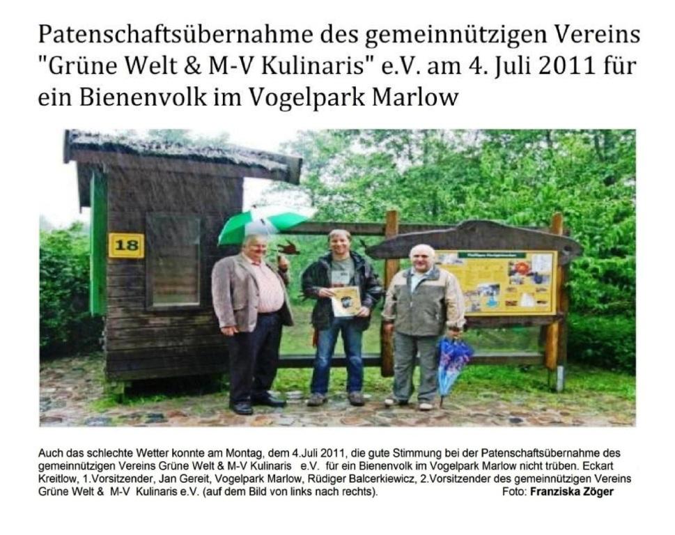 Der ehemalige gemeinnützige Verein 'Grüne Welt & M-V Kulinaris' e.V. und heutige gemeinnützige Heimat- und Bildungsverein Ribnitz-Damgarten e.V. übernimmt am 4. Juli 2011 im Vogelpark Marlow eine Bienenpatenschaft. 